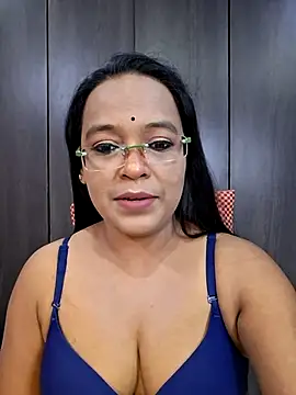Snapshot of hornyrosy321 chatting on 28, 5, 2026 hornyrosy321 online show from 28, 5, 2026