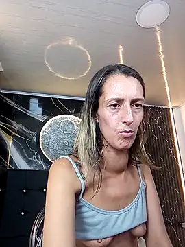 Karolynrousse  online show from 15, 4, 2026