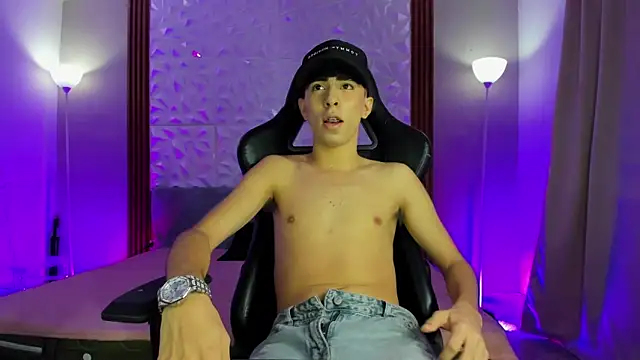 Michaell twinkk  online show from 15, 3, 2026