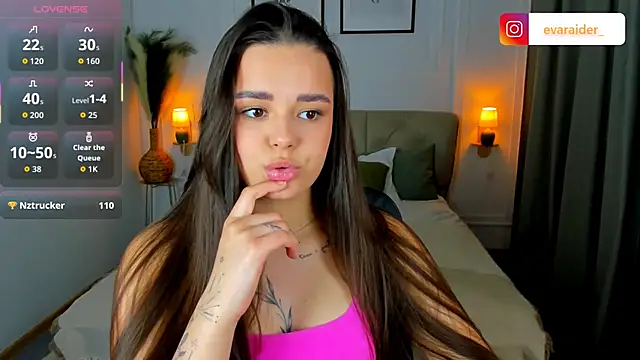 EvaRaider online show from 25, 4, 2026