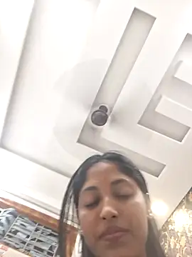 Pari lovers online show from 18, 4, 2026