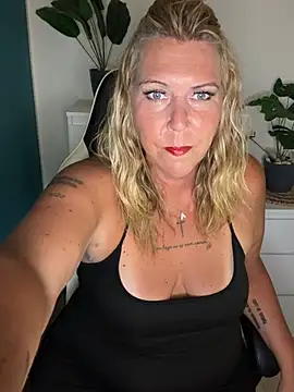 SuesseAurelie1 online show from 30, 5, 2026