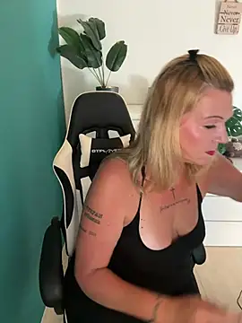 SuesseAurelie1 online show from 19, 6, 2026