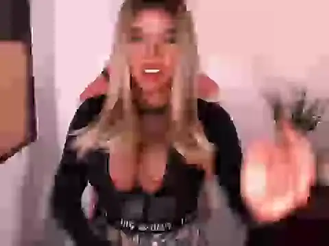 Zandralopez online show from 4, 7, 2026