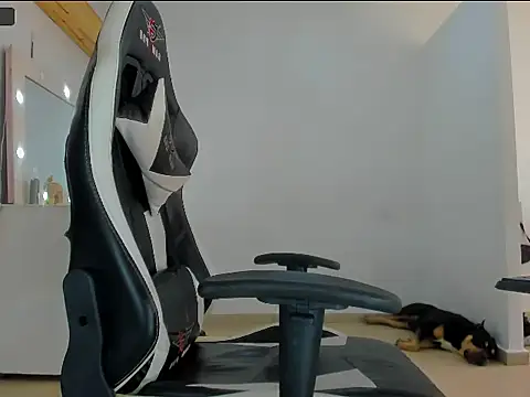 Thaliana Jaramillo online show from 2, 4, 2026