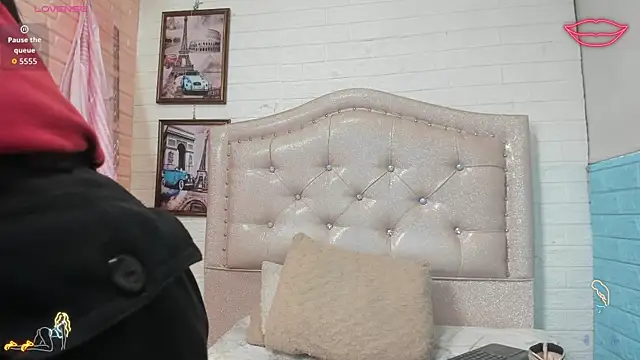 Snapshot of LITTLE-NESSA chatting on 7, 5, 2026 LITTLE-NESSA online show from 7, 5, 2026