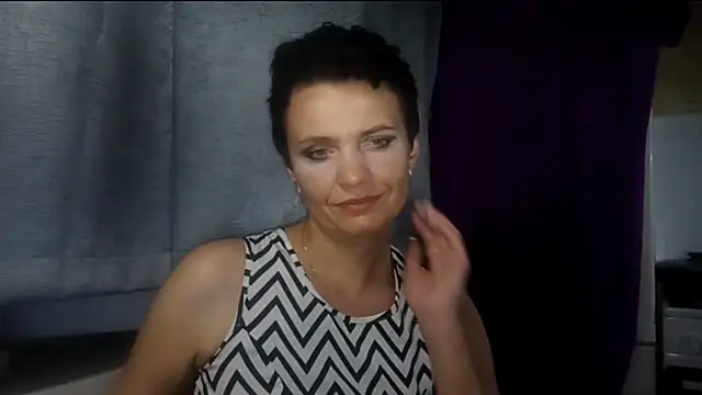 HotMamaQueen234 online show from 4, 8, 2026
