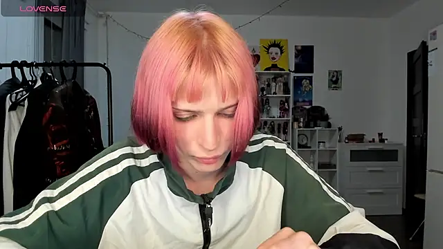 sweet peach    online show from 15, 4, 2026