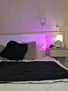 Scarlet Evanss  online show from 24, 7, 2026