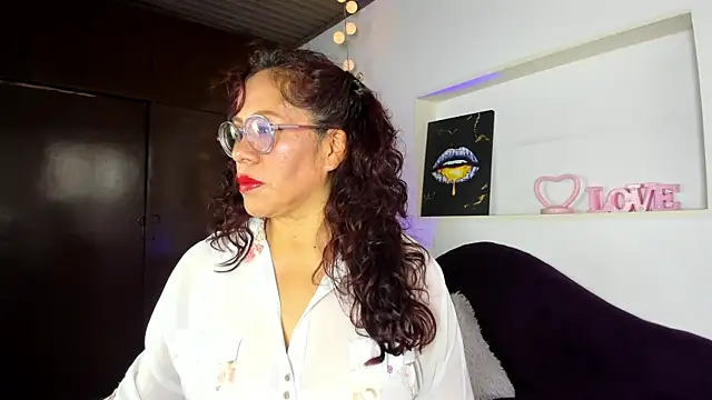 Snapshot of Mariia_Paulaa chatting on 4, 5, 2026 Mariia Paulaa online show from 4, 5, 2026
