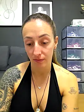 NicoleKaiser online show from 6, 4, 2026