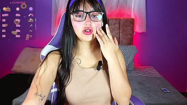 1 Scarllet  online show from 7, 4, 2026