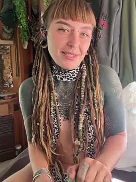 Snapshot of HornyHippy1 chatting on 27, 5, 2026 HornyHippy1 online show from 27, 5, 2026