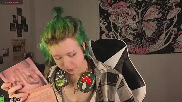 LittleKittenStar online show from 24, 4, 2026