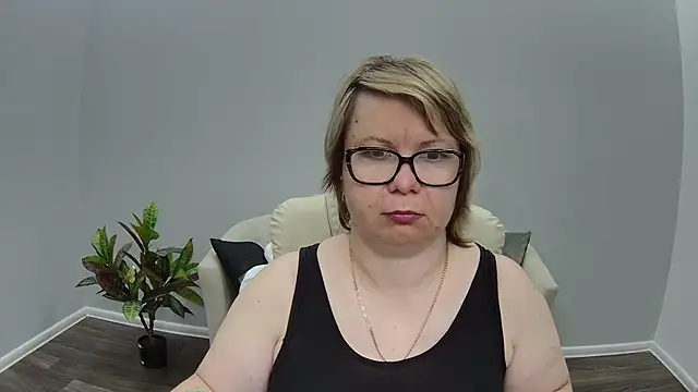BonnnyBoobsy online show from 21, 7, 2026