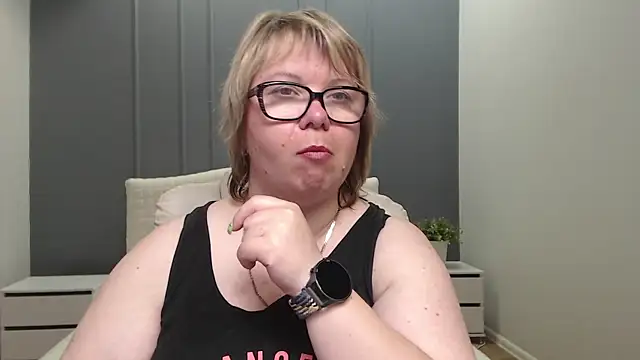 BonnnyBoobsy online show from 28, 7, 2026