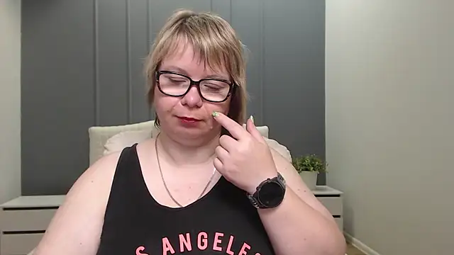 BonnnyBoobsy online show from 28, 7, 2026