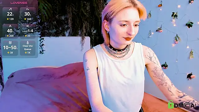 Kira  Cutie online show from 23, 4, 2026
