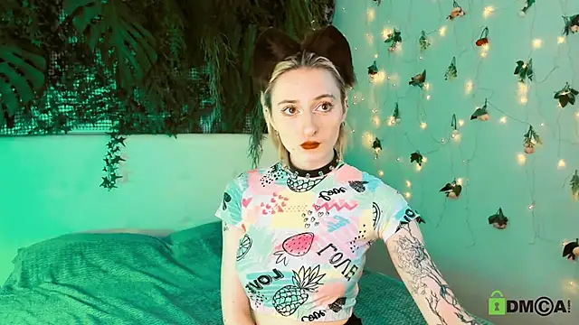 Snapshot of Kira__Cutie chatting on 4, 5, 2026 Kira Cutie online show from 4, 5, 2026