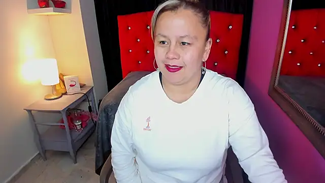 ScarletBigTitties online show from 9, 5, 2026