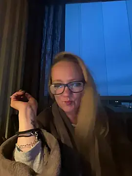 LizzieZ1975 online show from 1, 7, 2026