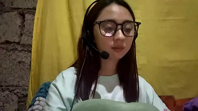 Snapshot of LenoraLacassagne chatting on 22, 3, 2026 LenoraLacassagne online show from 22, 3, 2026