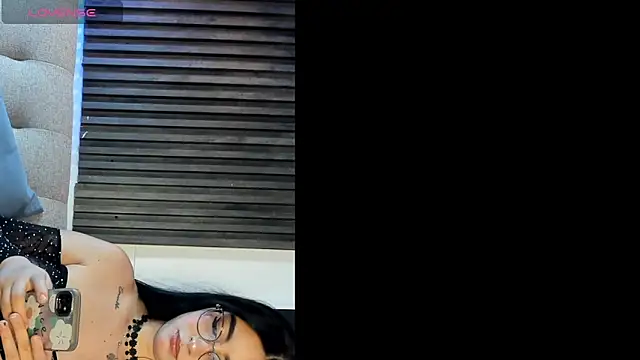  emily gilll  online show from 27, 3, 2026