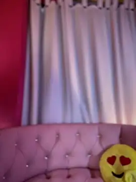 Snapshot of LeylaKnox chatting on 6, 6, 2026 LeylaKnox online show from 6, 6, 2026