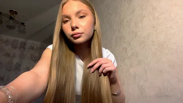 CarolineNine online show from 2, 4, 2026