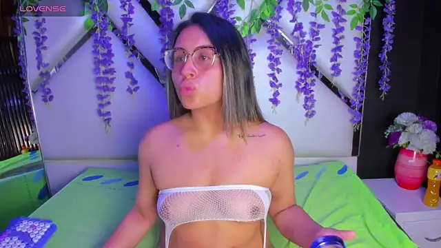 Snapshot of Freyaa_Millerr chatting on 24, 5, 2026 Freyaa Millerr online show from 24, 5, 2026