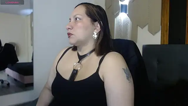 mia coral1 online show from 13, 4, 2026