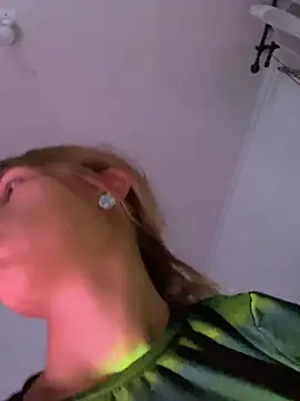 Andreakriss online show from 4, 4, 2026