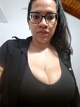 Snapshot of Gia-and-Lara chatting on 24, 3, 2026 Gia-and-Lara online show from 24, 3, 2026