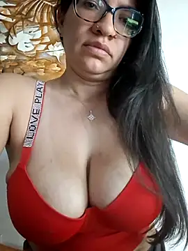 Snapshot of Gia-and-Lara chatting on 29, 3, 2026 Gia-and-Lara online show from 29, 3, 2026