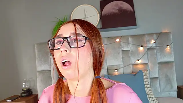 StarrMoon   online show from 7, 4, 2026