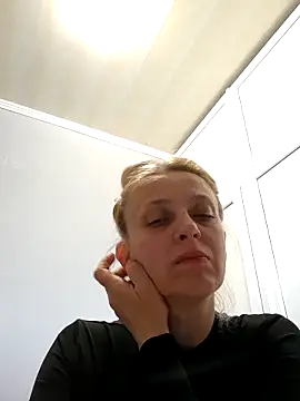 MiaLove183 online show from 17, 5, 2026