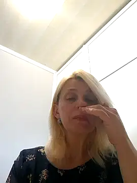 MiaLove183 online show from 23, 5, 2026