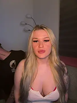 Snapshot of tiiffyy chatting on 14, 4, 2026 tiiffyy online show from 14, 4, 2026