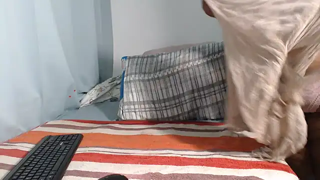 Lucia-boobs online show from 24, 6, 2026