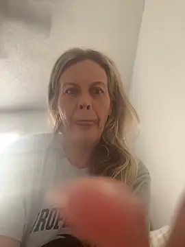 GwenWilde31 online show from 22, 6, 2026