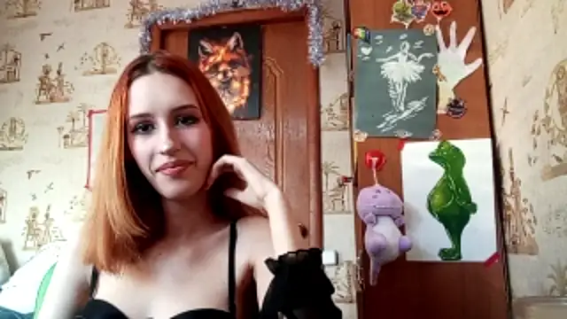 Snapshot of SirenFrost chatting on 17, 4, 2026 SirenFrost online show from 17, 4, 2026