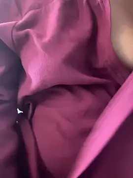 Supremegirlvibes online show from 6, 4, 2026