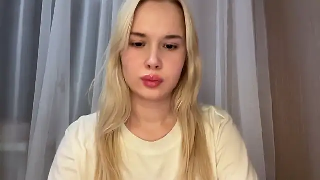 cutie chloee online show from 20, 4, 2026