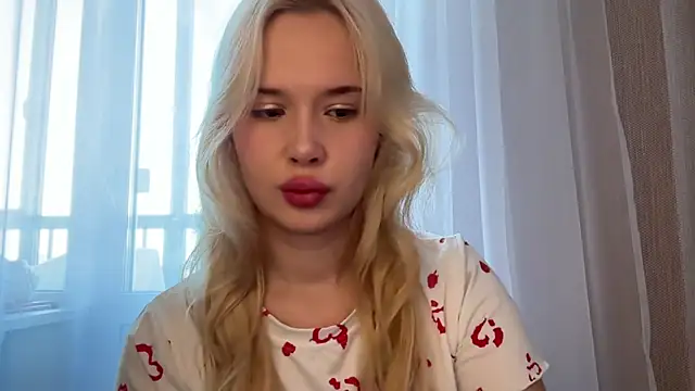 cutie chloee online show from 25, 4, 2026