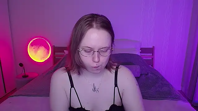 SelenaLily online show from 8, 4, 2026