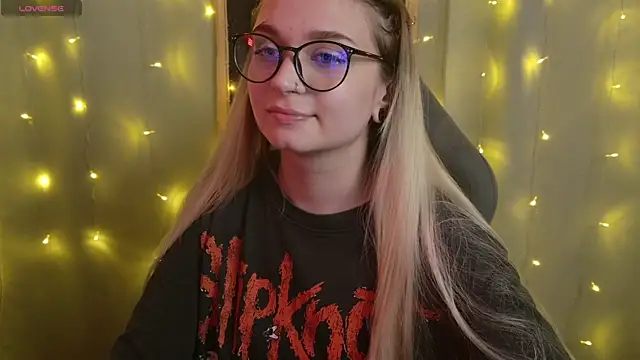 lucysussy online show from 21, 7, 2026