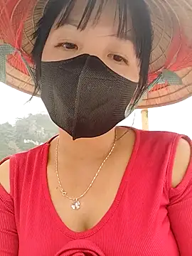 kim-min-jii online show from 25, 3, 2026