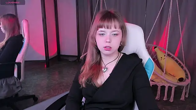 LeonaHicks online show from 12, 4, 2026