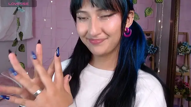 eyes moonn online show from 28, 4, 2026