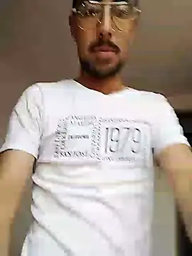 Snapshot of Demian-vall chatting on 4, 8, 2026 Demian-vall online show from 4, 8, 2026